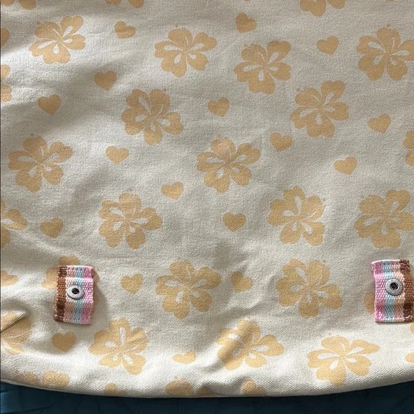 Hello Kitty Messenger Bag with Floral Accents - Picture 3 of 8